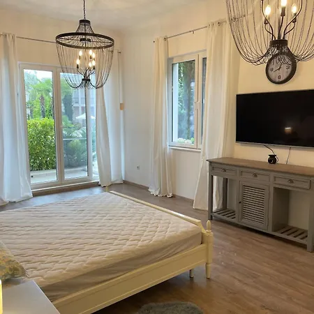 فيلة Luxury In *